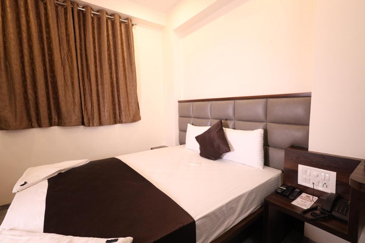 Hotel R K Residency Mahape Navi Mumbai Exterior foto