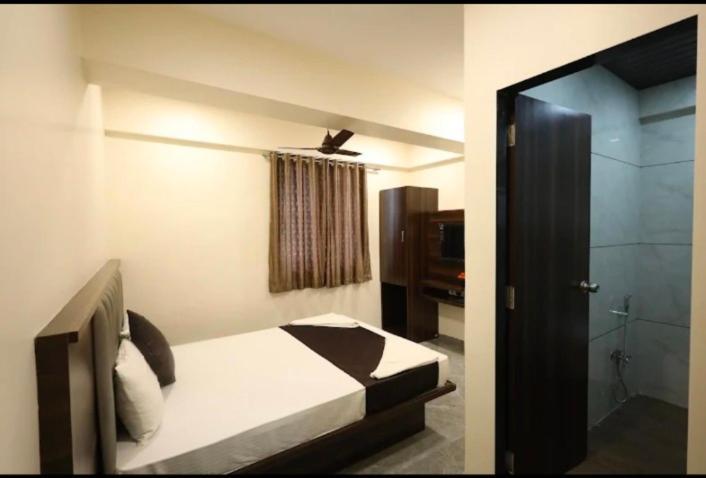 Hotel R K Residency Mahape Navi Mumbai Exterior foto